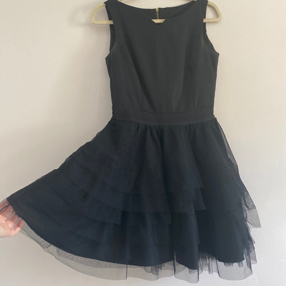 Black, cocktail dress. 🍸
